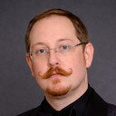 Jonathan Rose als Village Idiot