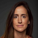 Elena Silva als Guardia Civil