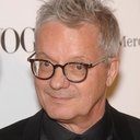 Mark Mothersbaugh als Dove band member