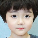 孙思程 als 'Xiao Bao' He Weifei
