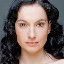 Eva Rufo als Isabel Puig
