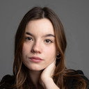 Nora Sala-Patau als Elena