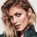 Anja Rubik als Newspaper Kiosk Lady (voice)