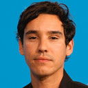 Adam Bessa als Abdel