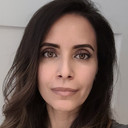Anna Vlachos als News Anchor