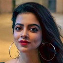 Payel Mukherjee als Rupa