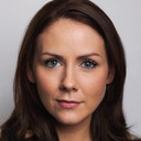 Elinor Lawless als Stevie Nash