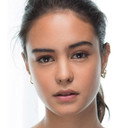 Courtney Eaton als Sarah