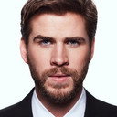 Liam Hemsworth als Blake