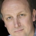 Darren Strange als Nick Pope