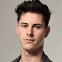 Michael J. Willett als Tanner Daniels