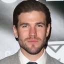 Austin Stowell als Patrick Sullivan