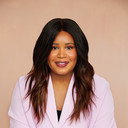 Vanessa Destiné als Self - Host
