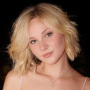 Lily Brooks O'Briant als Mandy