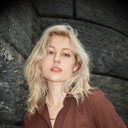 Emma Orr als Victoria
