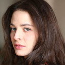 Esther Comar als Stella, the Hot-Club assistant