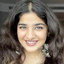 Ananya Agarwal als Meera