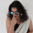 Suhani Dhupar als Srishti Madan