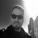 Pete Baez als Podcaster One