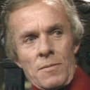 Basil Henson als Mr. Arditti