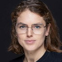 Julie Šurková als Monika