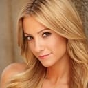 Nikki BreAnne Wells als Maizy