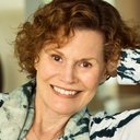 Judy Blume als Neighbor Walking Dog #1