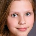 Adelina Koblova als Alena