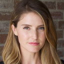 Lindsay Bird als Laura Young