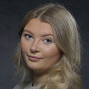 Elise Norcott als Raver