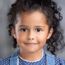Vanessa Huszar als Zuri (voice)