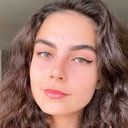 Güneş Nezihe Şensoy als Lale