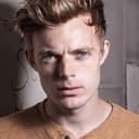 David Jones-Roberts als Russ