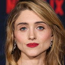 Natalia Dyer als Self - Nancy Wheeler
