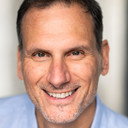 Gary Fannin als Commander Hamilton, NATO ATC