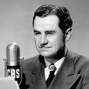 Lowell Thomas als Himself - Movietone News Narrator (voice) (uncredited)