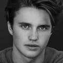 George Sear als Benjamin 'Benji' Campbell