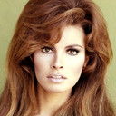 Raquel Welch als College Girl (uncredited)