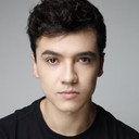 Sebastián Moya als Mateo Sanín Fuentes