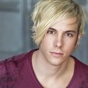 Riker Lynch als Warbler Jeff