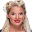 Macey Estrella-Kadlec als Lacey Evans