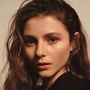 Thomasin McKenzie als Astrid