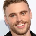 Gus Kenworthy als Bruce