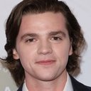 Joel Courtney als Ryan 'Little'