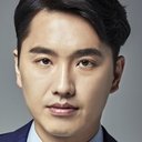문정웅 als Headquarters Staff 1 / Customer Choi Cheol-woong (voice)