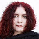 Marilyn Solaya als Vivian