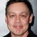 Doug Hutchison als Plane Door Opener (uncredited)