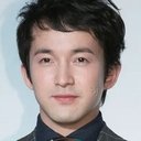 浅利陽介 als Kazuo Fujikawa