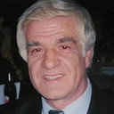 Tonin Tërshana als Singer