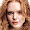 Abigail Cowen als Adrienne Liesching